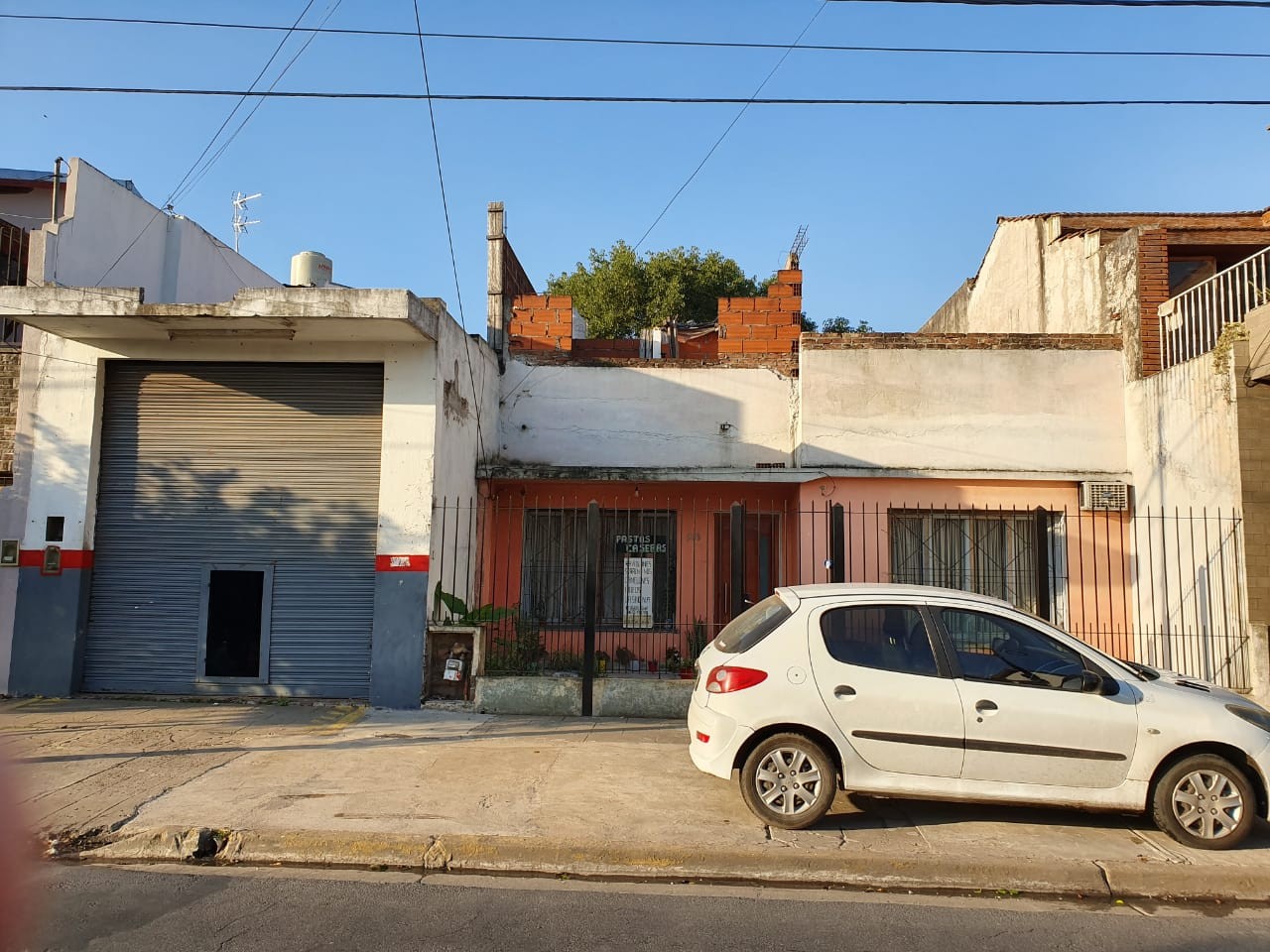 Oportunidad: Casa a la venta con Local en Villa De Mayo