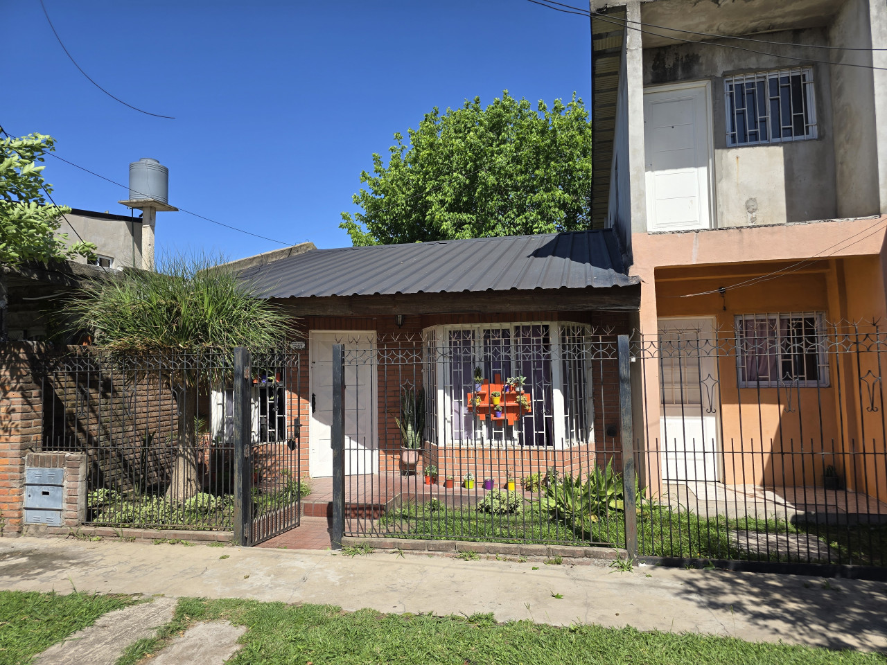 Casa en venta ubicada a  150mts de Av. Pres. Peron