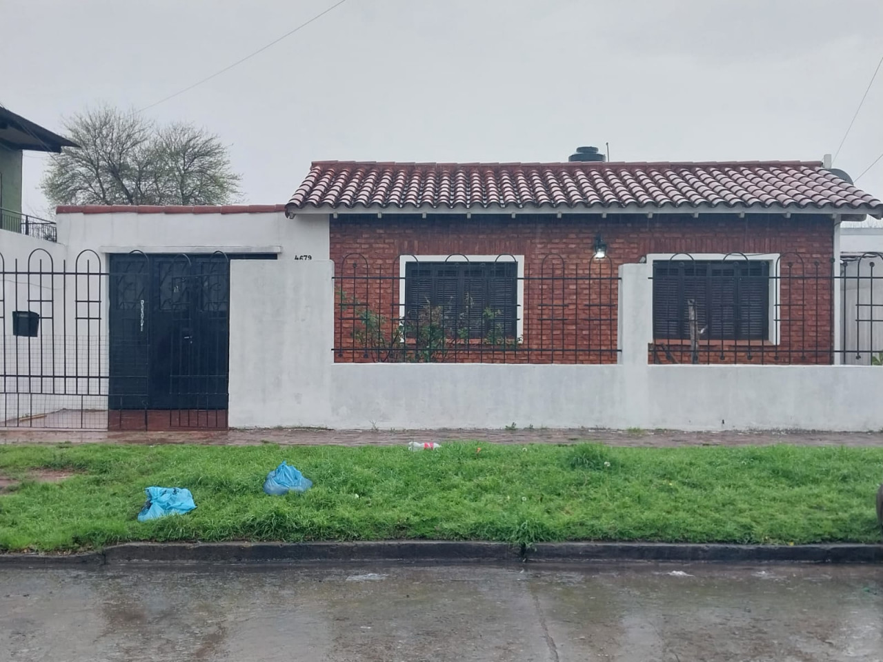 a 1 cuadra de Av. Balbin y Centro Comercial