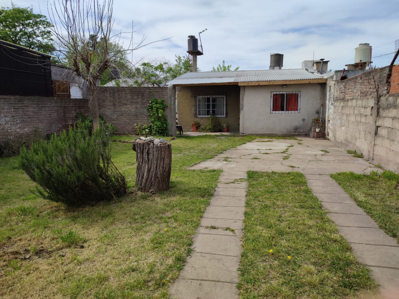 ### Casa en venta en José C. Paz. ###